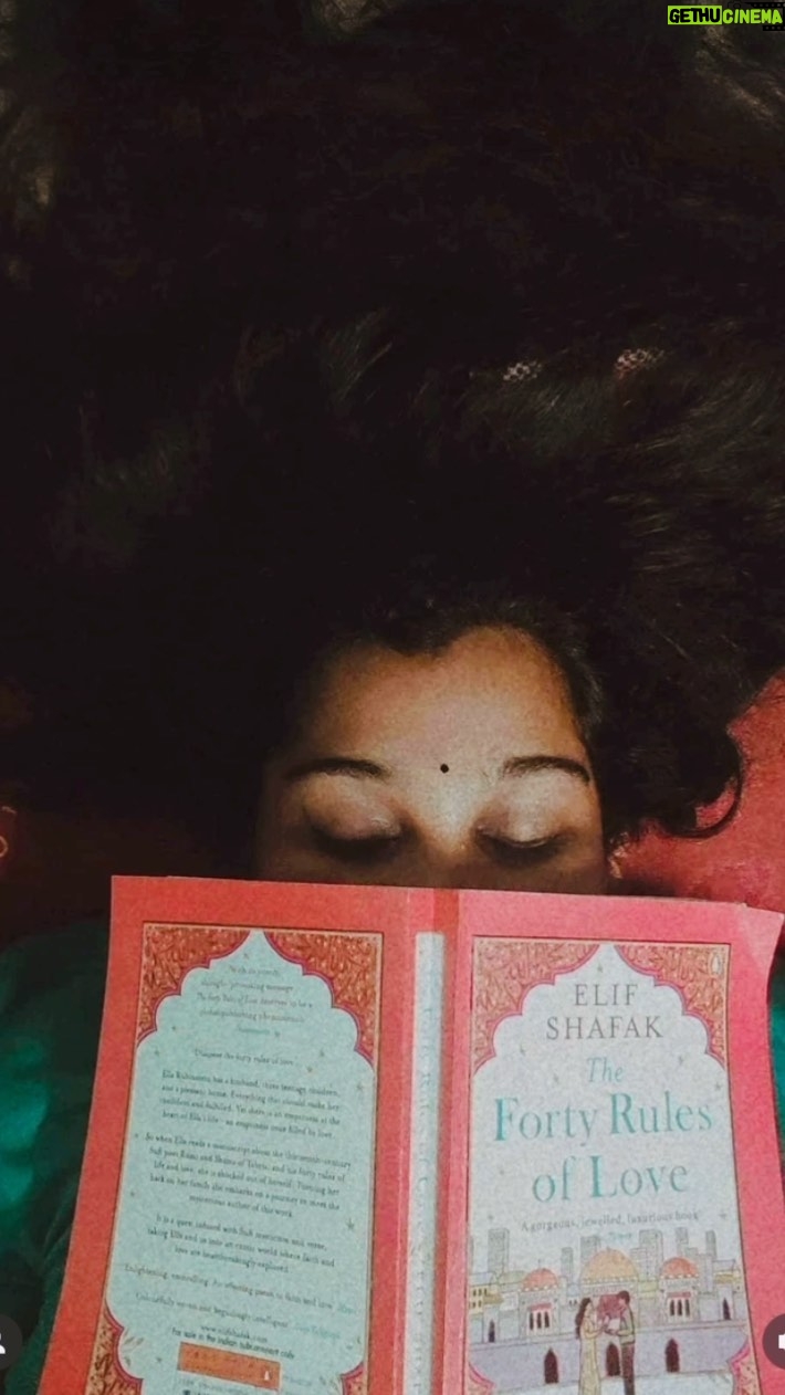 Elif Şafak Instagram - Rumi in my heart…. Thank you so much for this post and lovely song @ammu_sanzz #rumilove #rumilovers #thefortyrulesoflove #bookssansborders #elifshafak #bookswilltakeyoueverywhere #bookclubs 📚📚📚 bir okurum göndermiş Hindistan’dan, teşekkür ederim çok #neokusam #kitaplarındünyası #kitapseverler #okumakiptiladır