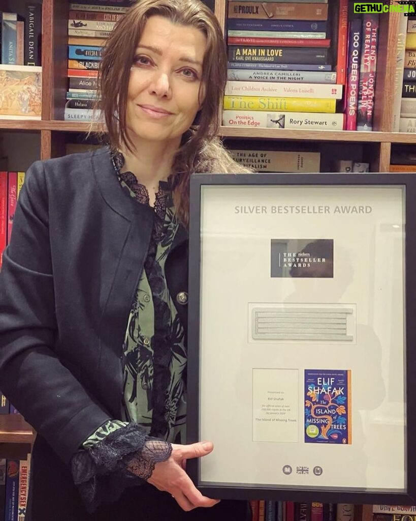 Elif Şafak Instagram - Silver Bestseller Award for The Island of Missing Trees. When I first started writing this novel, and I realised there was going to be a tree at its centre and the tree was going to talk, I was terrified. It was a big risk. If the idea of a “talking tree” did not work, the entire novel could collapse, but I wanted to take this literary risk because I kept hearing the voice of the fig tree inside my head and inside my heart, day and night, and I believed in her, and I wanted to honour the stories of nature, alongside the stories of human beings, both joyful and painful. So for me, this is not an award about “best selling”, it’s not about numbers. For me it primarily means that the voice of the fig tree touched the hearts of many others and for that I am deeply grateful. #theislandofmissingtrees #booksarethebestgifts #writersandpoets #womenwhowrite #literaryfiction #fictionwriters #booksbooksbooks #elifshafak #bookclubstagram #readinguk #readwithme #booksuggestions 📚📚📚 romanım #kayıpağaçlaradası İngiltere'de Gümüş Edebiyat Ödülüne layık görüldü, çok teşekkür ediyorum bilhassa okurlara