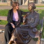 Elif Şafak Instagram – A tête-à-tête with Virginia Woolf… She told me stories, I listened… #womenwhowrite #virginiawoolf #readmorewomen #womenoftheword #writersandpoets #booknerds #theislandofmissingtrees #literary #literaryfiction #thefortyrulesoflove #elifshafak #fictionwriter #fictionbooks #welovebooks #womenwriters 📚📚📚Virginia Woolf, o anlattı ben dinledim
