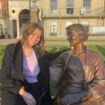 Elif Şafak Instagram – A tête-à-tête with Virginia Woolf… She told me stories, I listened… #womenwhowrite #virginiawoolf #readmorewomen #womenoftheword #writersandpoets #booknerds #theislandofmissingtrees #literary #literaryfiction #thefortyrulesoflove #elifshafak #fictionwriter #fictionbooks #welovebooks #womenwriters 📚📚📚Virginia Woolf, o anlattı ben dinledim
