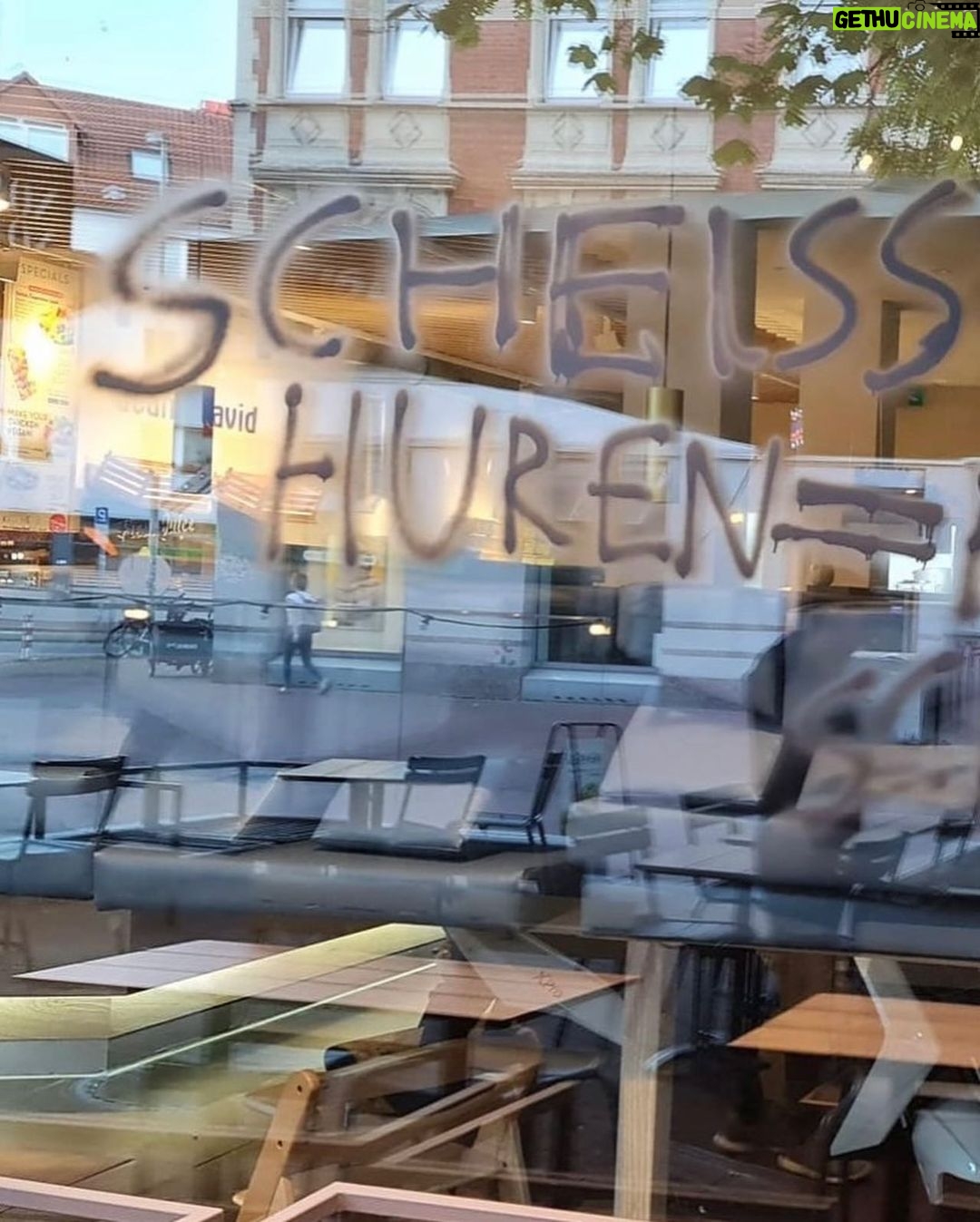 Elif Şafak Instagram - I was deeply worried when I saw a heartbreaking post shared by the remarkable author, film maker and human rights advocate @duzentekkal In Germany, in Saxony, her brothers’ shops have been vandalised and racist slurs and threats have been written all over the windows. She says that something terrible is brewing in Germany. Especially minorities, the descendants of immigrants, and anyone and everyone who believes in pluralism, democracy and diversity feels worried and afraid. Words matter. Words can heal, words can hurt. There have been horrific chapters throughout human history, but let us not forget that it never started with open violence or concentration camps, it always started with words. Discriminatory words. Racist words. Dehumanising words. We must stand together and stand firm in the face of racism. Do kindly send a message of solidarity and sisterhood to @duzentekkal #saynotoracism #humanityfirst #citizensofhumanity #citizensoftheworld #wordsmatter #diversitymatters #diversityandinclusion 📚📚📚 Bugün gördüm bu paylaşımı ve bana çok dokundu. Yazar, film yönetmeni ve insan hakları savunucusu değerli Düzen Tekkal paylaşmış. Almanya’da kardeşlerinin dükkanları aşırı sağ ve ırkçı sloganlarla tarumar edilmiş dün gece. çok kaygı verici bu gelişmeler. ırkçılığa ve her türlü ayrımcılığa karşı bütün insanlığın birlik olması gerek. Unutmayalım ki tarih boyunca yaşanan utanç verici baskı ve soykırımların hiçbiri doğrudan şiddetle başlamadı, hep kelimelerle başladı ayrımcılık. İnciten, Ötekileştiren kelimelerle…. Irkçılığın hiçbir biçimine geçit vermemeliyiz.