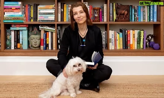Elif Şafak Instagram - Books and dogs…. Love them both. In The Guardian, “Sathnam Sanghera, Elif Shafak, Sarah Waters and more make their reading resolutions for 2024” I am preparing an eclectic reading list guided by the flow of rivers. This year I have been working on my new novel There Are Rivers in the Sky. Writing about rivers and floods, immersing myself in the mysteries of water, made me appreciate how connected we all are across borders. @guardian #writersandpoets #writersworld #booksarelove #readingrecommendations #elifshafak #theislandofmissingtrees #10minutes38secondsinthisstrangeworld #thebastardofistanbul #thefortyrulesoflove #guardianbooks #bookloversunite #fictionkin (photo thanks to @jooneywoodward )📚📚📚 The Guardian gazetesinde #kitaptavsiyeleri #okumaköşesi #yazarlar #yazarlarvekitaplar #edebiyataşkı #okumakiptiladır