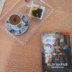 Elif Şafak Instagram – Strawberries, books and Turkish coffee… thank you for these beautiful posts, thank you for your words. The last photo is from the Grand Bazaar!! #bookwormsunite #bookwormsforlife #bookishphotography #10minutes38secondsinthisstrangeworld #bookssansborders #literaryfiction #readinglife #theislandofmissingtrees #thebastardofistanbul #elifshafak #thefortyrulesoflove #fictionbooks @micisbooks christinejoyreads📚📚📚 sizlerden gelen fotoğraflar, paylaşımlar, çok teşekkür ederim her birine. Sahillerden Kapalı Çarşı’ya kitaplar…. #okuryorum #okurmusun #neokuyorum #kitapsevdası