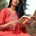 Elif Şafak Instagram – Poetry lovers, story lovers, book lovers, earth lovers… Rumi in our hearts… Thank you so much for this beautiful video @bonhi.reads #thefortyrulesoflove #worldliterature #booksaremagic #rumilove #rumilovers #poetsandwriters #booksbooksbooks #fictionkin #booklovers 📚📚📚 bir okurum hazırlamış, Aşk romanını okuduktan sonra, teşekkür ederim #okumakiyileştirir #kitapsevdası #edebiyatseverler #kitapönerileri #okurmusun #neokudum #edebiyatnotları #kitaptavsiyeleri