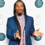 Elif Şafak Instagram - This sudden news breaks my heart. Writer and poet and remarkably talented Benjamin Zephaniah has passed away. He was extraordinary. We have done literary events together and I loved his work, respected his voice. He deeply cared about injustice, inequality, humanity and dignity. I am lost for words, rest in love, rest in books dear friend. 📚📚📚 Şair, yazar inanılmaz yetenekli Benjamin Zephaniah. 13 yaşında okuldan ayrılan, muazzam bir hayat hikayesine sahip, vicdan dolu bir sanatçıydı. Arkadaşımdı, çok saygı duyduğum bir insan, çok üzgünüm