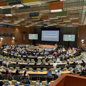 Elif Şafak Instagram - Forgive me for sharing more photos from this special event, it's not every day that I get to speak at the UN. My heartfelt thanks for this profoundly inspiring summit to @un_stereotypealliance @unitednations #sisterhoodispowerful #citizensoftheworld #citizensofhumanity #humanityfirst #beyondborders #ourplanet @unwomenuk @unwomenny @womenoffuture @unwomenturkiye photo credit Noam Galai / Getty Images @noamgalai 📚📚📚 Bugün kusuruma bakmayın böyle biraz daha fazla fotoğraf paylaşıyorum ama Birleşmiş Milletlerde konuşma yapmak gerçekten çok özel ve değerli bir etkinlikti, onur duydum bu davetten, teşekkür ederim #yazarlar