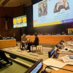 Elif Şafak Instagram - I was invited to give a talk at the United Nations in New York. I found it very moving to be in the company of human rights advocates, women's right activists and climate activists, young and old, who are working tirelessly to break down stereotypes and promoting inclusivity in all areas of life. It was a special treat and source of inspiration to do this event with the wonderful @alineunilever #womenoftheword #womenoftheworld #diversityandinclusion #unitednationswomen #unitednationshumanrights #thefortyrulesoflove #theislandofmissingtrees #ourplanetourhome 📚📚📚 Birleşmiş Milletler'de edebiyat, empati kurma sanatı ve kadın hakları üzerine konuşma yapmak üzere davet edilmekten onur duydum, çok teşekkür ederim #yazarolmak #yazarlık #okumakiyileştirir #okumakhayattır