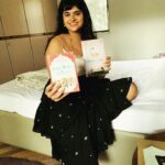 Elif Şafak Instagram - India, Pakistan, Dubai, Morocco, Iran, Bulgaria, Romania, France, Germany, Canada, Turkey… you don’t know how much these beautiful posts and words of appreciation mean to me, when I feel down it is always readers who pull me up, thank you, truly. #bookloversworld #bookssansborders #fictionwriter #novelists #bookclubs #elifshafak #thereareriversinthesky #theislandofmissingtrees #thefortyrulesoflove #10minutes38secondsinthisstrangeworld 📚📚📚 Hindistan, Pakistan, Fas, İran, Dubai, Bulgaristan, Romanya, Fransa, Almanya, Kanada, Türkiye… bilseniz benim için ne kadar değerli okurlardan gelen her güzel paylaşım ve her içten kelime, teşekkür ediyorum yürekten, iyi ki varsınız.