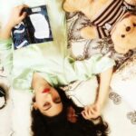 Elif Şafak Instagram – India, Pakistan, Poland, Germany, UK, Brazil… books connect us beyond all borders—physical and mental. Thank you profoundly for your beautiful posts. #fictionwriting #elifshafak #10minutes38secondsinthisstrangeworld #thebastardofistanbul #theislandofmissingtrees #thefortyrulesoflove 📚📚📚 Hindistan Pakistan’dan Brezilya’ya Almanya’ya, Polonya’ya, İngiltere’ye…. kitaplar bizi yakınlaştırır birbirimize, hudutlar ötesine köprüler kurar #okumakiyileştirir #kitapseverler #kitapokumaköşesi #kitaptavsiyeleri #ondakikaotuzsekizsaniye #kitapokumaalışkanlığı