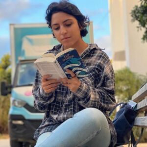 Elif Şafak Instagram - Thank you so much for these beautiful posts, I am grateful for your words and these lovely photos #booksaremagical #booksarefriends #theislandofmissingtrees #thebastardofistanbul #thearchitectsapprentice #thefortyrulesoflove #elifshafak #bookishphotography #literarylife #literaturas #worldliterature 📚📚📚 okurlardan bana ulaşan fotoğraflar her biri çok kıymetli teşekkür ederim #neokudum #neokuyorum #kitapsevdalısı #babavepiç #kitaptavsiyeleri #kitapönerileri #okuoku #kayıpağaçlaradası #ustamveben #birkitapbirfotograf