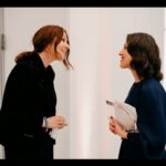 Elif Şafak Instagram - These photos are from a very special and beautiful event, sharing them belatedly. I had the pleasure of presenting Harper’s Bazaar Women of the Year Inspiration award to the utterly wonderful and resilient Nazanin Zaghari-Ratcliffe. A heartfelt salute to the always inspiring @hels_lee and @lydiasmag (Photo credit @oliverholms @bazaaruk and @evening.standard ) #womenoftheworld #jinjiyanazadi #womenoftheword #womensrightsarehumanrights #womanlifefreedom #empowereachother #globalsisterhood 📚📚📚 çok değerli ve özel bir ödül töreninden bu fotoğraflar biraz gecikerek paylaşıyorum, Harpers Bazaar yılın kadınları ödül töreninde