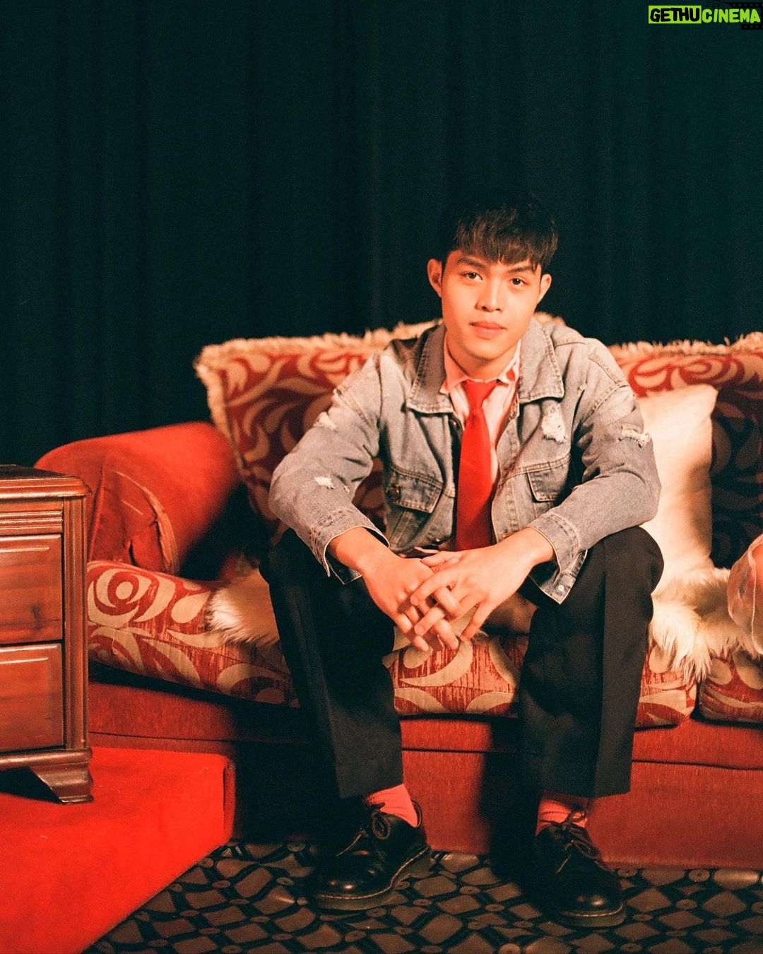 Elijah Canlas Instagram - Spaces MV out now! @marttifranca directed by @shirifrancesca bts pics shot by @kielquismundo