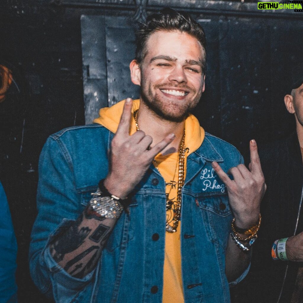Elijah Daniel Instagram - bitch i feel like elton john. thanks for spending your first moments of 2018 with us, LIL PHAG x DR WOKE tour gonna be wild.