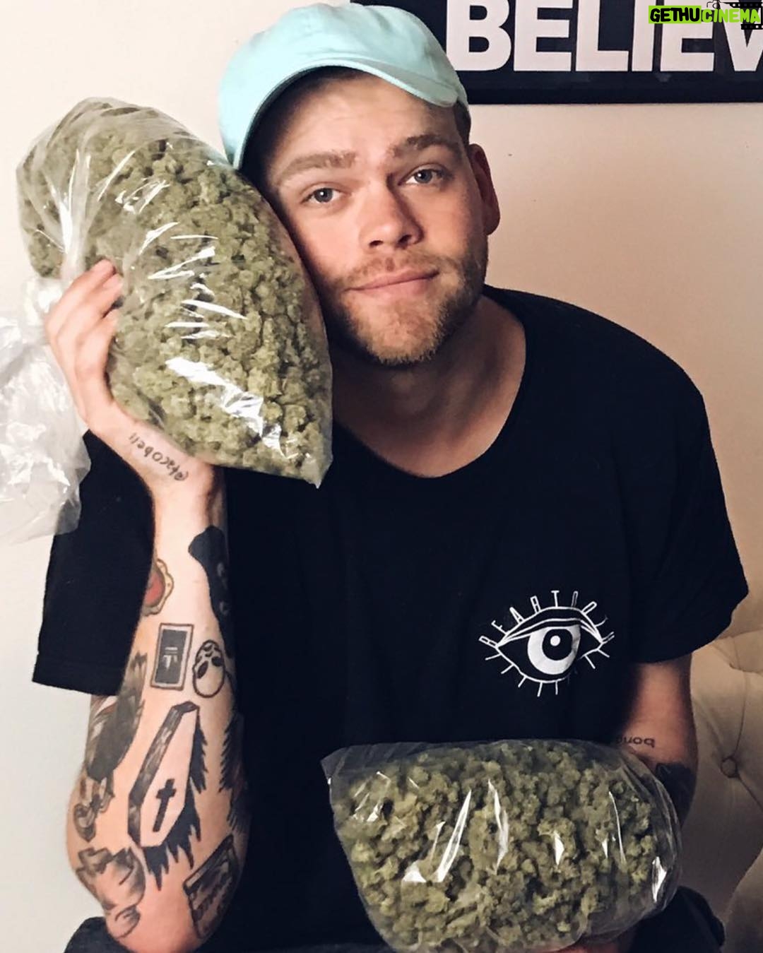 Elijah Daniel - 80.8K Likes - ring ring bitch hello