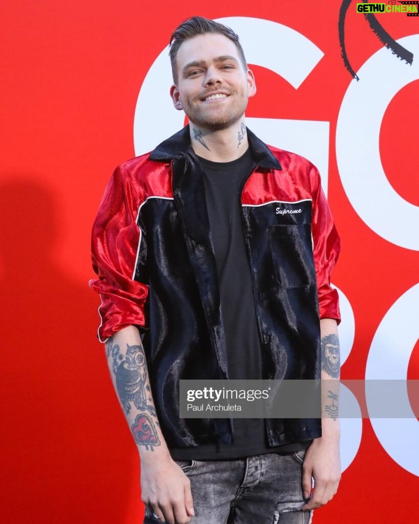 Elijah Daniel Instagram - here are some cute GETTYIMAGES of me from a MOVIE PREMIERE (no big deal) so that you all know how popular and well liked i am :-)