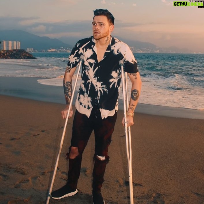 Elijah Daniel Instagram - im on crutches and still prettier than u ✨ Pto. Vallarta, Jalisco, Mex.