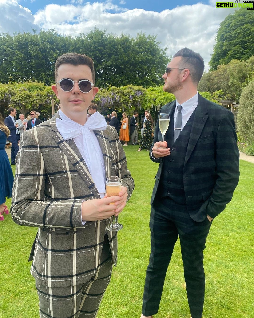 Eliot Salt Instagram - Big time CONGRATULATIONS to my beautiful friends for getting MARRIED and making a big wonderful day for everybody 💒