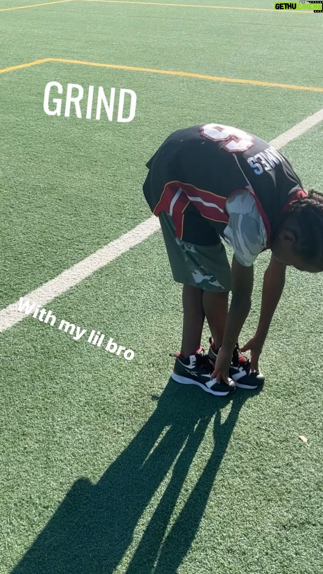 Elisha Williams Instagram - Grind mode with my little brother @cjwilliams_42 Dare2Dream