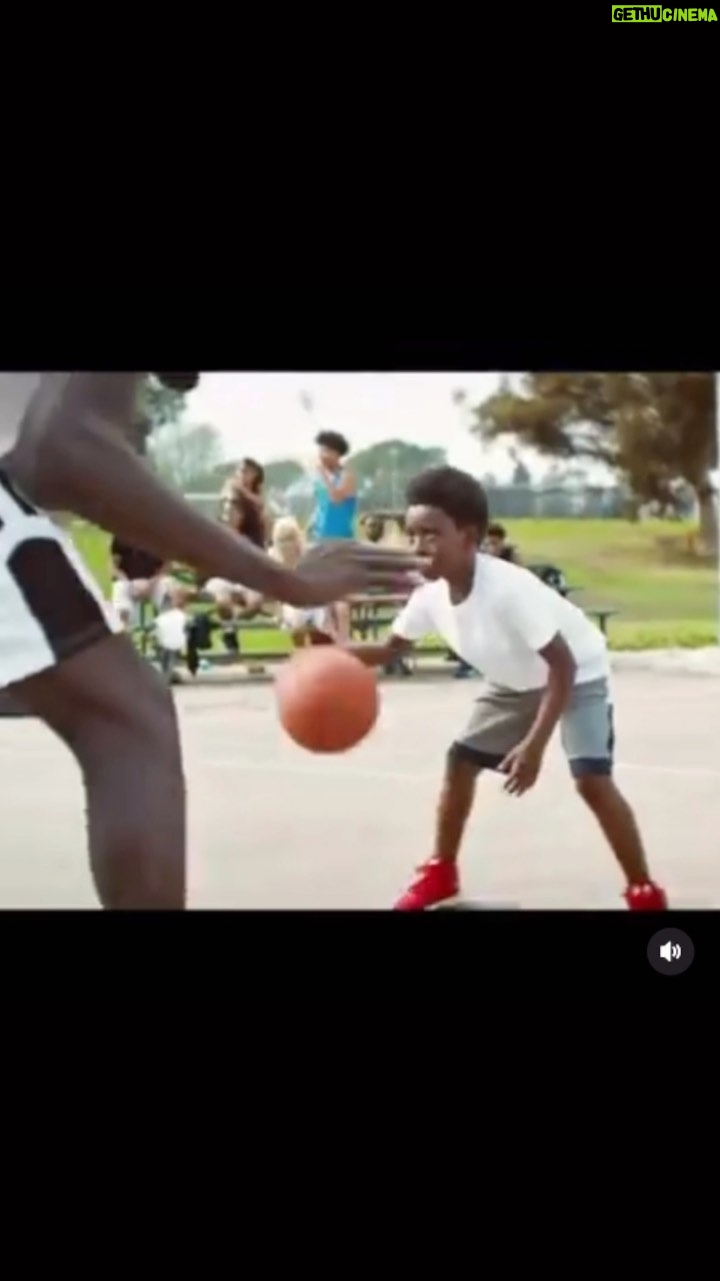Elisha Williams Instagram - In Honor of the @nba playoffs here is my @espn commercial I did when I was 8 years old with And 1 legend @therealsikwitit I had a GREAT time on set. #nbaplayoffs #nba #basketball #commercial #fun #greatday #instagreat