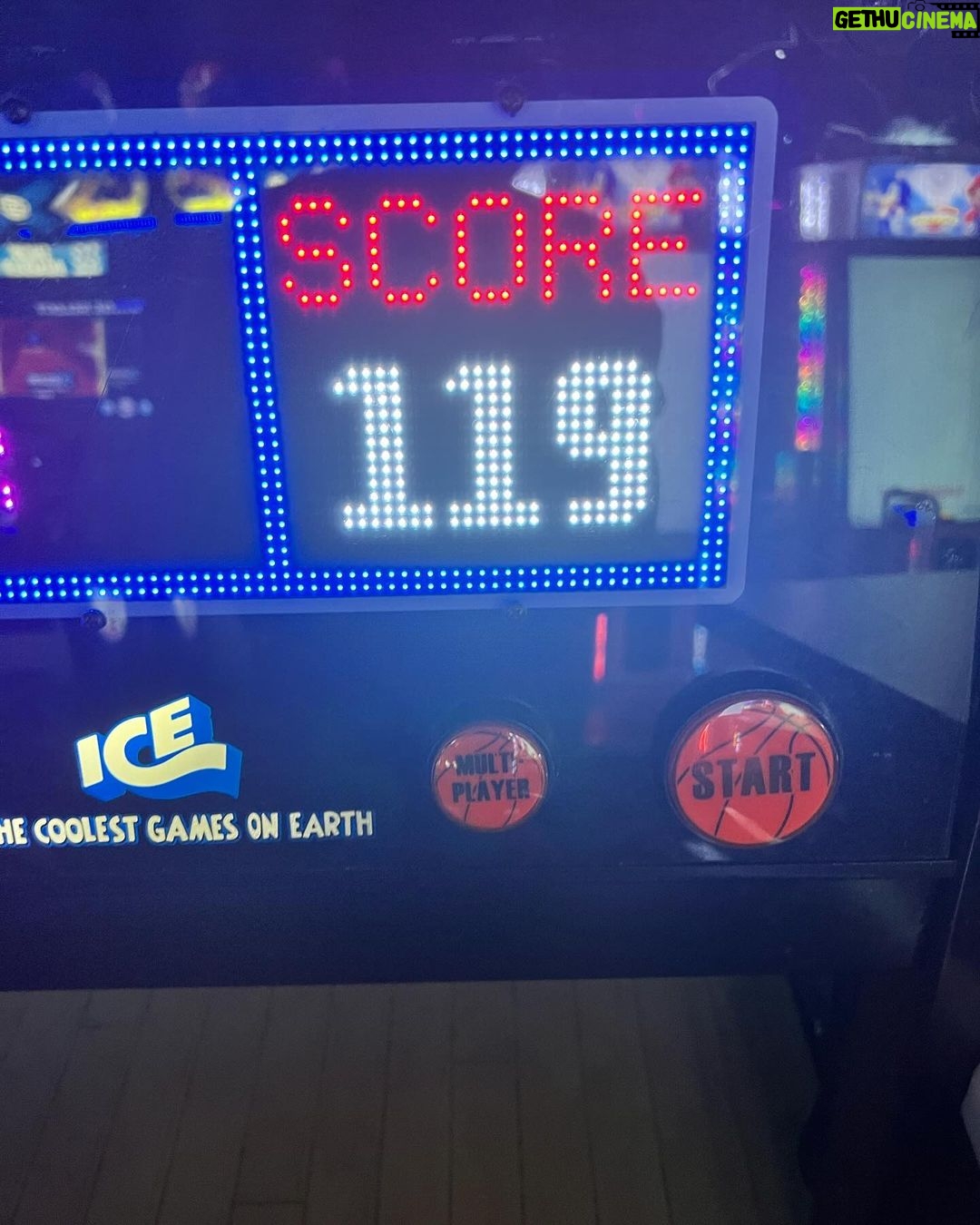 Elisha Williams Instagram - If I ruled the world… I’m coming for you 2024 😂