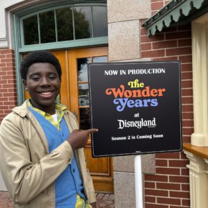 Elisha Williams Instagram - Having the chance to film @wonderyearsabc at @disneyland was EVERYTHING! I had so much fun. Truly grateful for the opportunity. Season 2 is well on the way. Head over to @hulu and @disneyplus to check out season one Dare2Dream. #Wonderyears #Disney #disneyland #ABC #Hulu #disneyplus #EJWilliams #season2 #bestplaceonearth