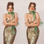 Elizabeth Gillies Instagram - Brr!! Only 5 days left ‘til Christmas! Stream ‘We Wish You The Merriest’ for warmth! 😘🎄