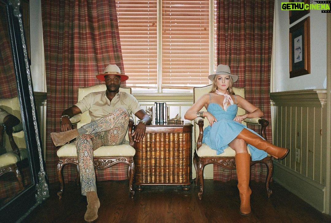 Elizabeth Gillies Instagram - This Friday’s Dynasty was directed by yours truly and it’s giving RANCH. Had a lot of fun with this one. Don’t miss it! 🐎