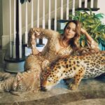Elizabeth Gillies Instagram - Grab your cheetah and pour some champagne…new episodes of Dynasty are only one month away 🥂