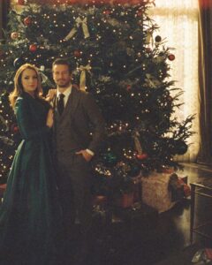 Elizabeth Gillies Instagram - And just like that 🎄
