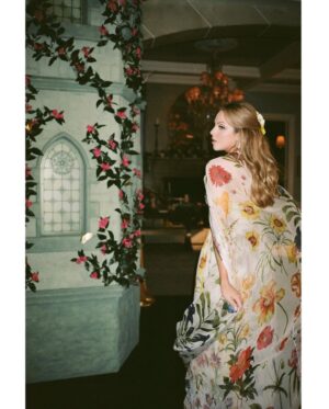 Elizabeth Gillies Instagram - Tonight! Dynasty’s penultimate episode and Fallon’s magical baby shower. Don’t miss it 🦋