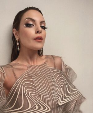 Elizabeth Gillies Instagram - You’re probably sick of looking at gowns but I get to wear this piece of art in Friday night’s episode so I’m sharing anyway🤍
