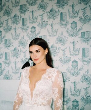 Elizabeth Gillies Instagram - My best friend’s wedding! It was unforgettable, elegant, timeless…just like the bride. Congratulations, my beautiful Kristin (and Pete)! Love you so much 🌹