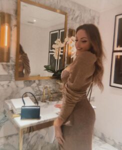 Elizabeth Gillies Instagram - A few end of summer looks/ moments that I enjoyed. Posting now because this is the last warm weather content you’re going to get from me for the next six months.