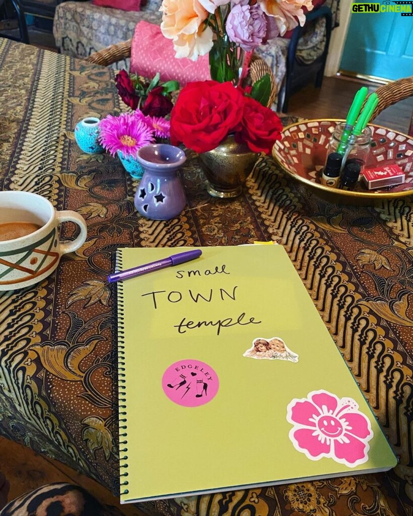 Ella Hooper Instagram - Still a bit too emoshe and flabbergasted re the AMP nom to write one of my usual essays, so here’s a little flip book to say thank you and to commemorate the formative Small Town Temple times and give some more 💕 to my wonderful, incredible helpers! Xx Mum, Dad, @timotheeharvey @marcel_borrack_td_band @jojo.smith.315 @scotcrawford @recklessrecordsaustralia @tammy__blake 👊🏽👊🏽👊🏽 #smalltowntemple #madeinviolettown #stillstrong #stillonamission