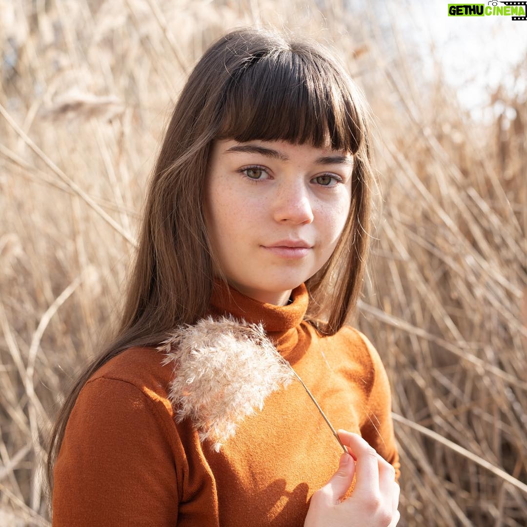 Ella Lee - 5.4K Likes - Waiting for spring. #happyness #neidig #hanniundnanni #hannahkahnwald #longhair #longhairstyles #darkseries #ellalee