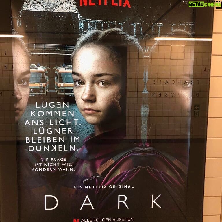 Ella Lee Instagram - Überall hängen meine Plakate in Berlin! Ich hoffe ich bekomme auch eins ab :) so great to see my posters in Berlin!. #hannahkahnwald #darknetflix #ellalee #berlin #neidig #hanniundnanni #actressinberlin Berlin, Germany