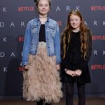 Ella Lee Instagram - DARK ist endlich draußen auf Netflix! Werft euch vor euren Computer oder Fernseher und ab Folge drei bin ich dann auch dabei :) #daskleineHühnchenElla #dark #netflix #chill #spooky #ellalee #darknetflix #hannahkahnwald #neidig