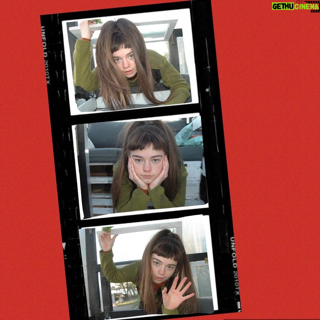 Ella Lee - 5K Likes - .
.
.
.
. #fotosession #ellalee #neidig #actress #fotobooth #dark #netflix #diy #collage