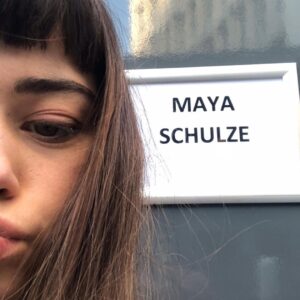Ella Lee Instagram - Mirella Schulze rettet die Welt ab dem 8.4 auf TVnow draußen :)) (Falls ihrs nicht habt, einfach trotzdem holen hehe) #mirellaschulzerettetdiewelt mit @joerdis_triebel @maximilianehrenreich @moritz_fuehrmann @tildajenkins56