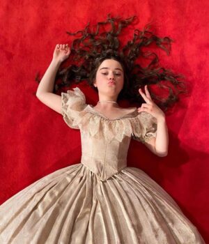 Ella Lee Instagram - .
.
.
.

.#bridgerton #perioddrama #perioddress #sisi #perioddress #sissiundfranz
