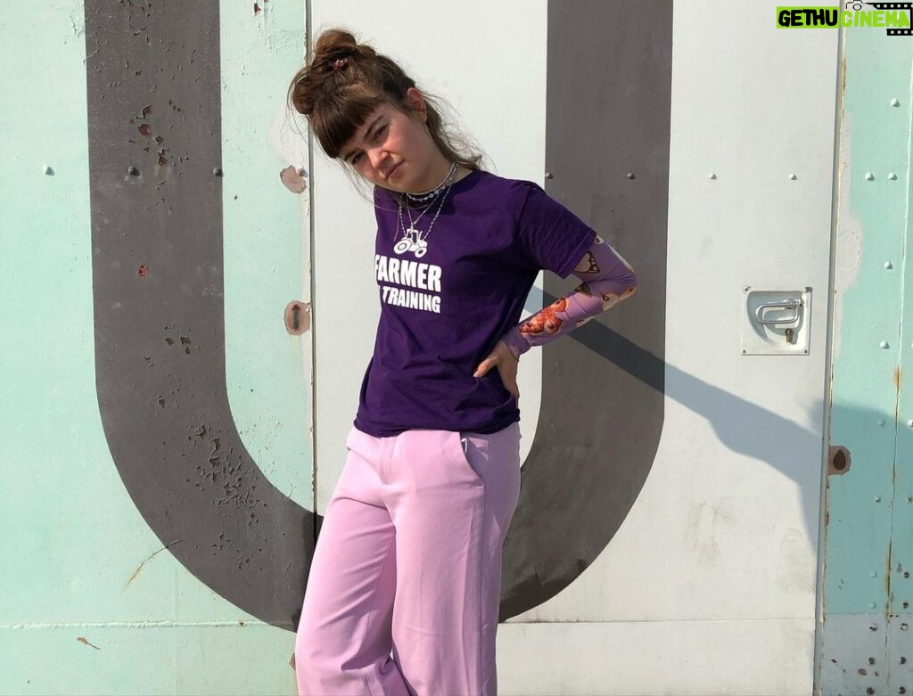 Ella Lee Instagram - A . . . .. . . . #dark #netflixdark #artweekberlin #actress #hannahkahnwald #fotoshoot #purple #berlin #a