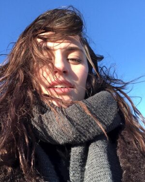 Ella Rumpf Instagram - East wind bowing——🧣🧤Love from Prague