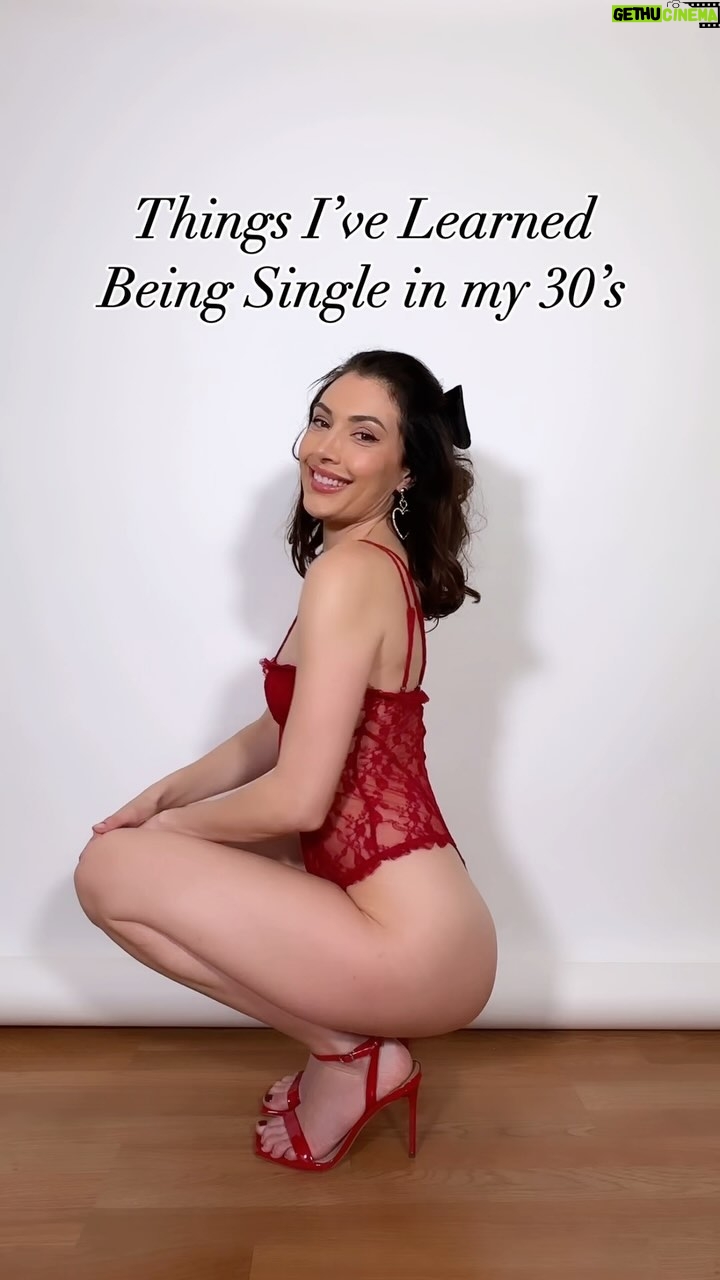 Ellen Hancock - 1.8K Likes - Things Iβve learned being single in my 30βs!
Cheers to my single gals xo
#singlesawarenessday #galentinesday
Bodysuit and earrings via @revolve !!
@freepeople @ettika
#revolve #revolveclothing