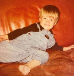 Ellen Hillingsø Instagram - Mor’s dreng #hisboyness , TG , #themaincharacter @thomas.g.c fylder 21 år i dag. Tak for solskin både i dag og helt generelt. Shit hvor vi dog ELSKER dig højt …… ♥️♥️♥️♥️ hurraaaaaa