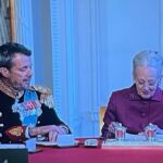 Ellen Hillingsø Instagram - Hans Majestæt Kong Frederik 10. “ Forbundne , forpligtet , for kongeriget Danmark “ Vi var ret så mange der stimlede sammen i dag for at fejre vores ny konge , vores nye Dronning og vores gamle Dronning. Sikke en fest . Jublen ville ingen ende tage. Glædeligt og bevægende en kæmpe fest. Mange fantastiske #hyggetude momenter jeg nævner i flæng selve proklamationen , kongeparret på balkonen med børnene og da Dronning Margrethe efter endt statsråd ser på sin søn og siger :” Gud bevare Kongen “ ….. 👑⚓️♥️🍀