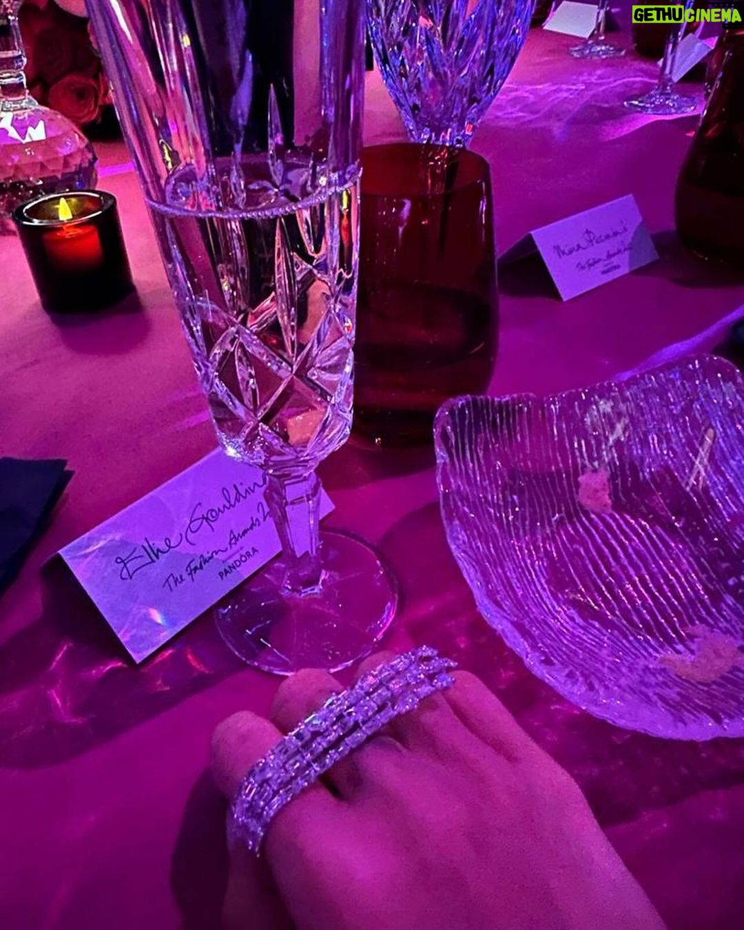 Ellie Goulding Instagram - I actually made it to #TFA’s to celebrate some of the most extraordinary talent in fashion , new and legendary 🖤 Thank you @moncler @sacaiofficial for a lovely evening @britishfashioncouncil @weareviolet @kyledevolle @piferi Royal Albert Hall