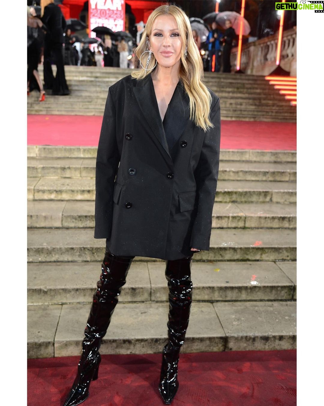 Ellie Goulding Instagram - I actually made it to #TFA’s to celebrate some of the most extraordinary talent in fashion , new and legendary 🖤 Thank you @moncler @sacaiofficial for a lovely evening @britishfashioncouncil @weareviolet @kyledevolle @piferi Royal Albert Hall