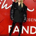 Ellie Goulding Instagram - I actually made it to #TFA’s to celebrate some of the most extraordinary talent in fashion , new and legendary 🖤 Thank you @moncler @sacaiofficial for a lovely evening @britishfashioncouncil @weareviolet @kyledevolle @piferi Royal Albert Hall