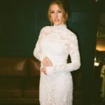 Ellie Goulding Instagram - Night one at the @kingsbklyn with The Wordless music Orchestra and conducted by Derrick Skye ✨✨✨ This has been my career-long dream, and to start at one of the most iconic venues in the world was so overwhelming I actually couldn’t stop laughing on stage at how incredible it all was. I am so lucky to do what I do and work with such great talent. Wearing @carolinaherrera Hair @davidvoncannon Make up @misha212 📷 @nicolemago / @juliadrummond