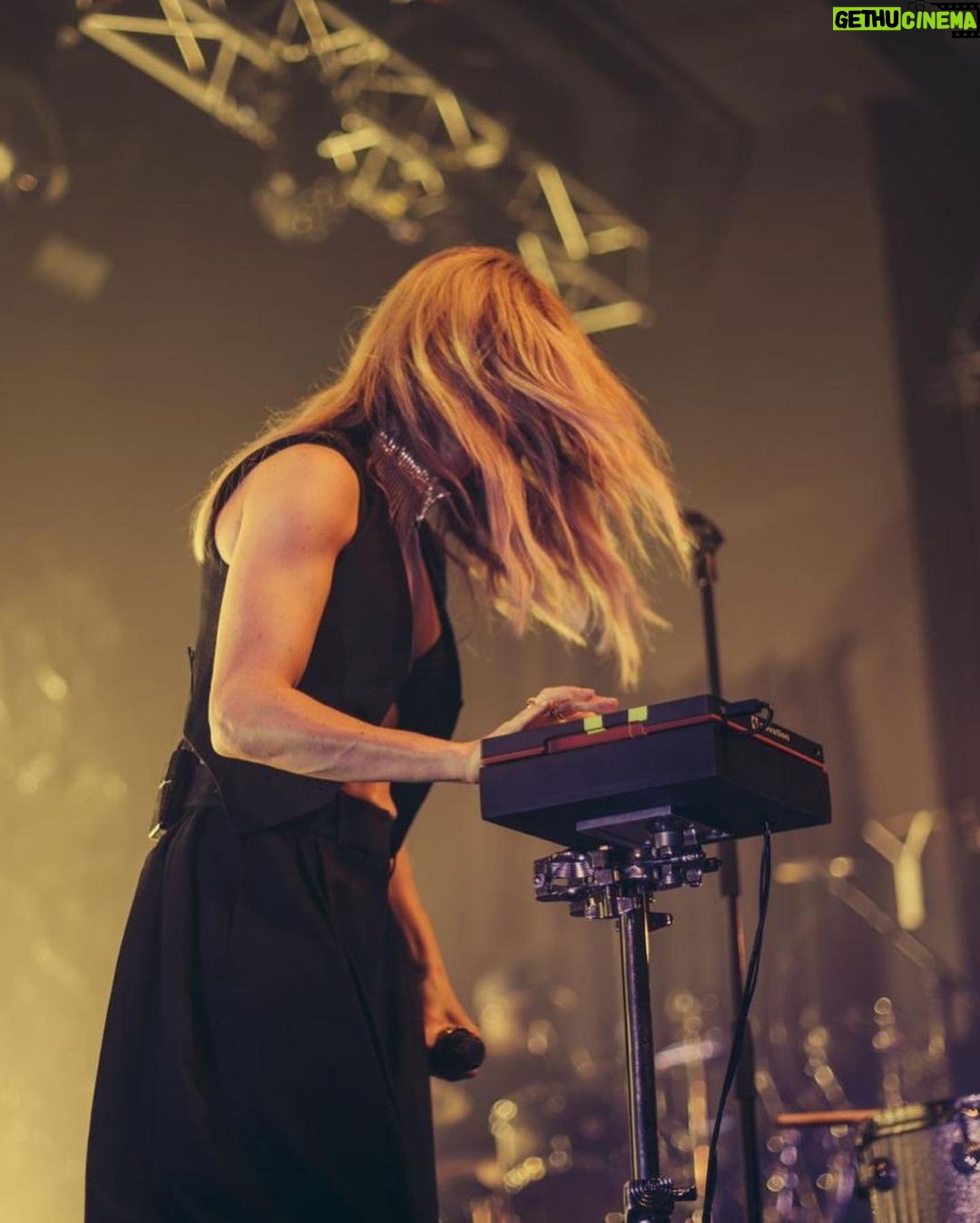 Ellie Goulding Instagram - Thank you Manchester. Adore you ❤️ 📷 @jrcmccord @stellamccartney